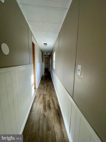 1046 SCHMUCK RD, York, PA 17406