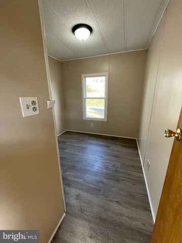 1046 SCHMUCK RD, York, PA 17406