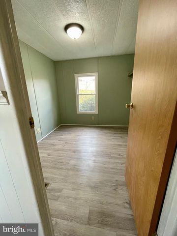 1046 SCHMUCK RD, York, PA 17406