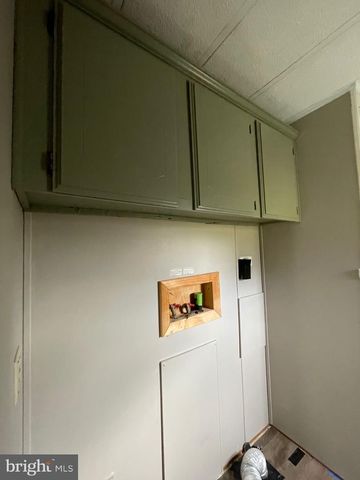 1046 SCHMUCK RD, York, PA 17406