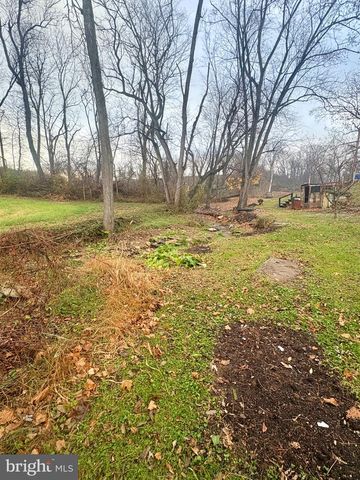 1046 SCHMUCK RD, York, PA 17406