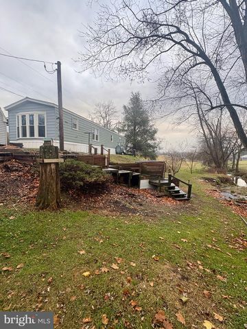 1046 SCHMUCK RD, York, PA 17406