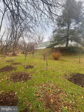 1046 SCHMUCK RD, York, PA 17406