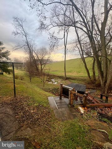 1046 SCHMUCK RD, York, PA 17406