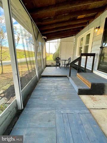 1046 SCHMUCK RD, York, PA 17406