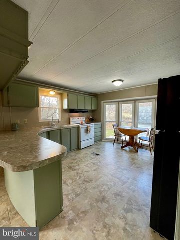 1046 SCHMUCK RD, York, PA 17406