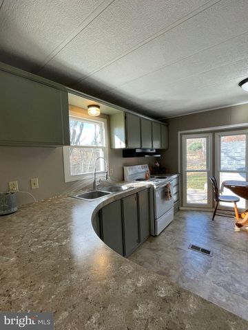 1046 SCHMUCK RD, York, PA 17406