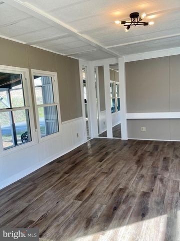 1046 SCHMUCK RD, York, PA 17406