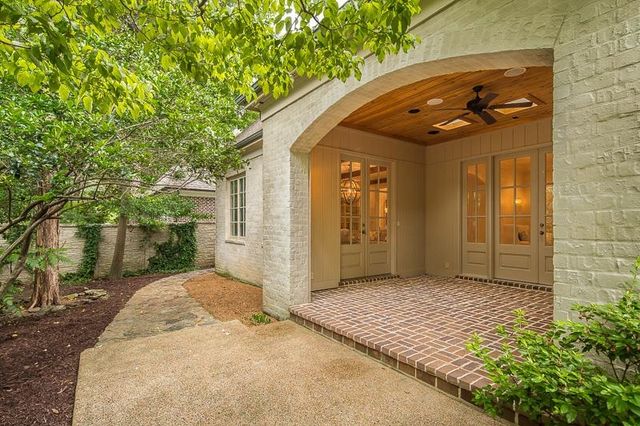 884 DRAKE MANOR CV, Memphis, TN 38117