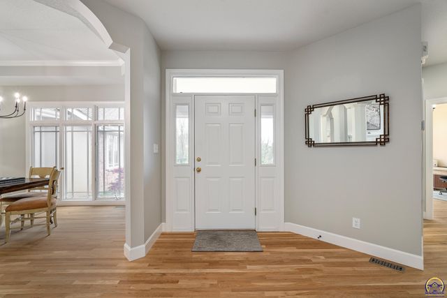 5411 SW 40th Ter, Topeka, KS 66610