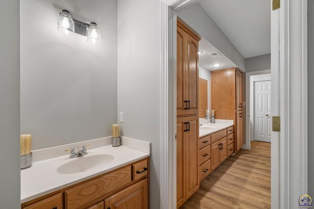 5411 SW 40th Ter, Topeka, KS 66610