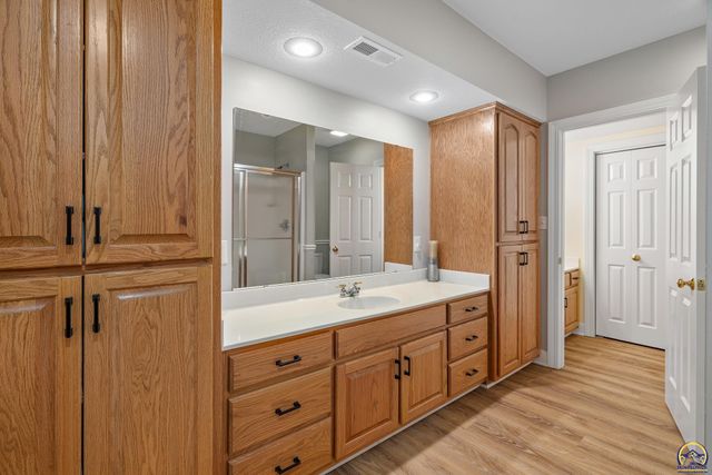 5411 SW 40th Ter, Topeka, KS 66610