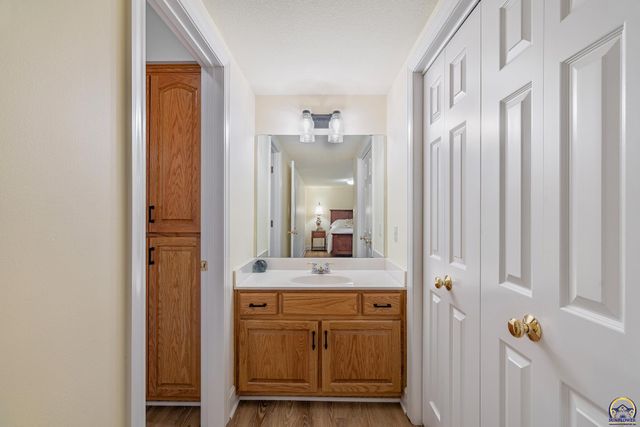 5411 SW 40th Ter, Topeka, KS 66610