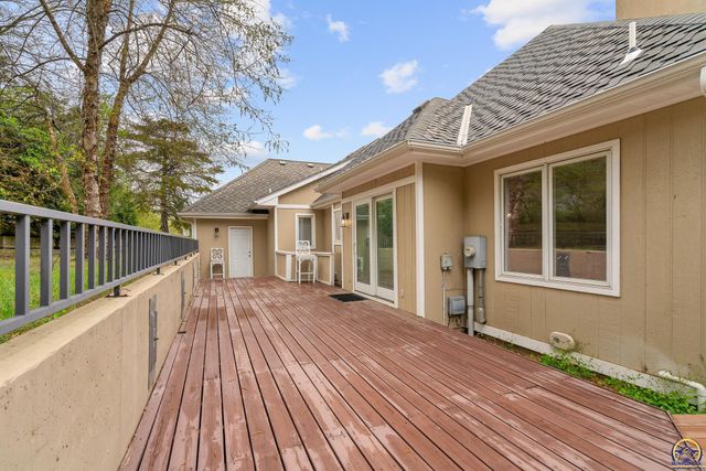 5411 SW 40th Ter, Topeka, KS 66610