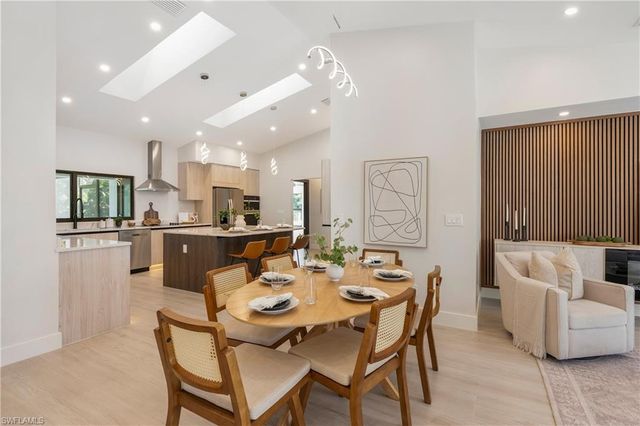 5105 Berkeley DR, Naples, FL 34112