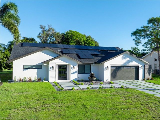 5105 Berkeley DR, Naples, FL 34112