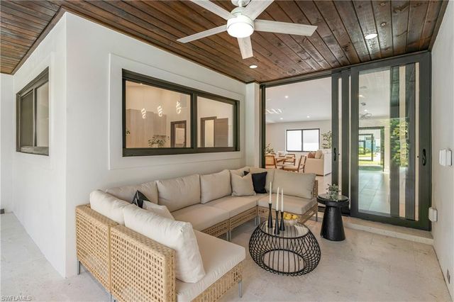 5105 Berkeley DR, Naples, FL 34112
