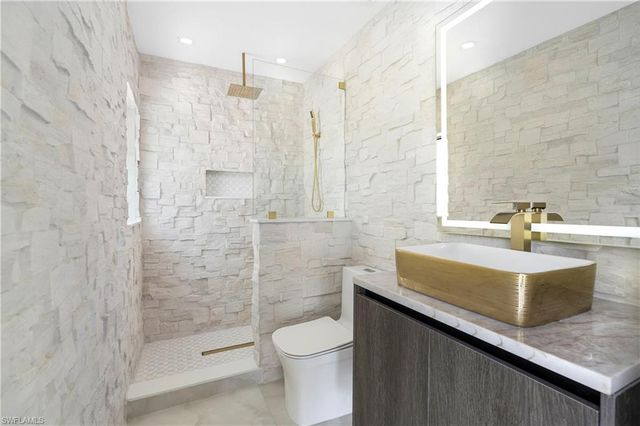 5105 Berkeley DR, Naples, FL 34112