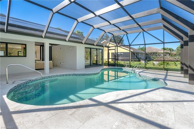 5105 Berkeley DR, Naples, FL 34112