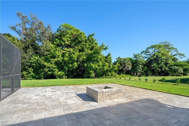 5105 Berkeley DR, Naples, FL 34112