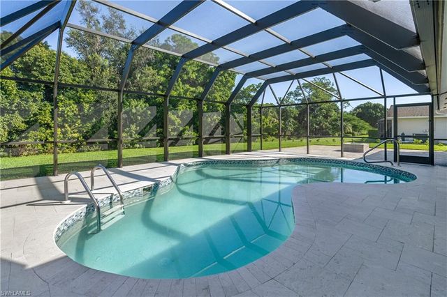 5105 Berkeley DR, Naples, FL 34112