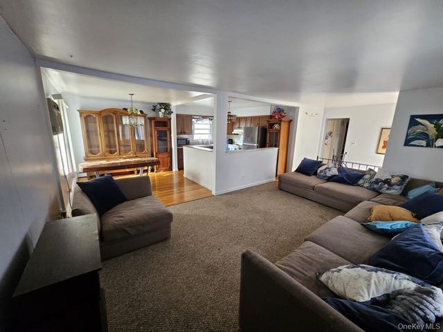 5 Ireland Place, Copiague, NY 11726