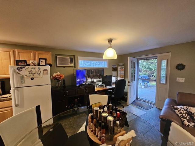 5 Ireland Place, Copiague, NY 11726
