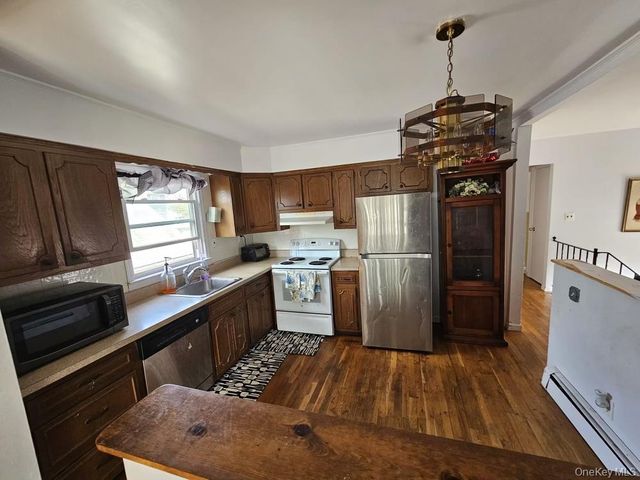 5 Ireland Place, Copiague, NY 11726