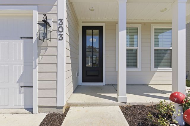 303 Casita Dr, La Vergne, TN 37086