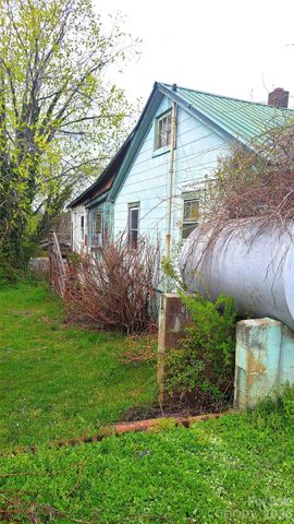 214 Sunset Street NW, Lenoir, NC 28645