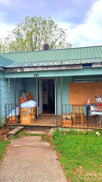 214 Sunset Street NW, Lenoir, NC 28645