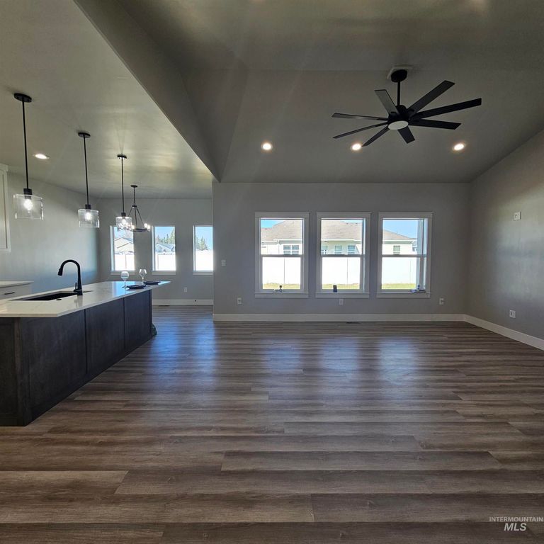 1522 W Ruby Dr, Rupert, ID 83350 photo 3