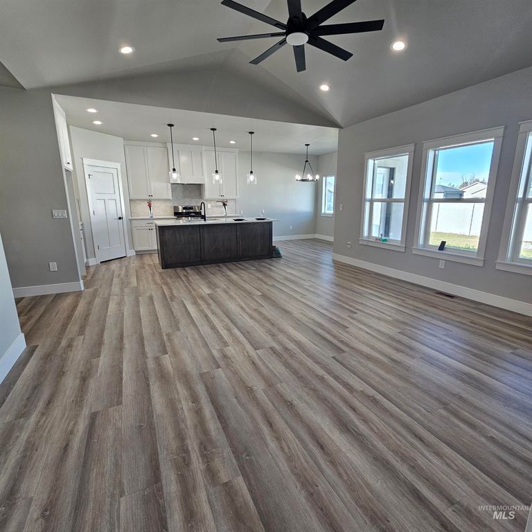 1522 W Ruby Dr, Rupert, ID 83350 photo 4