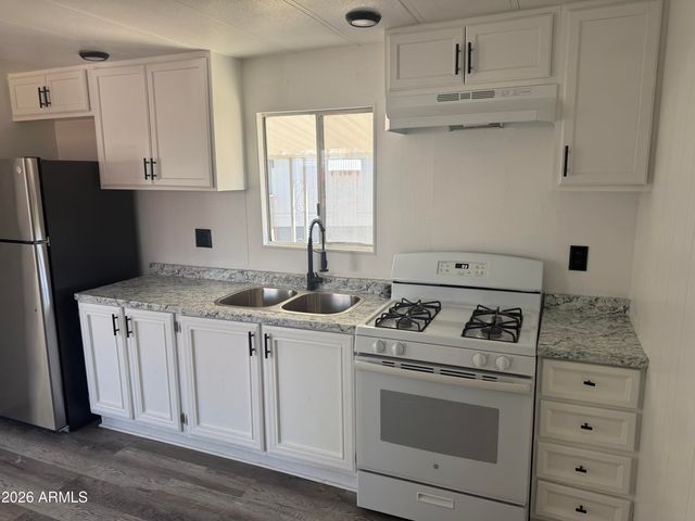 11411 N 91ST Avenue 215, Peoria, AZ 85345