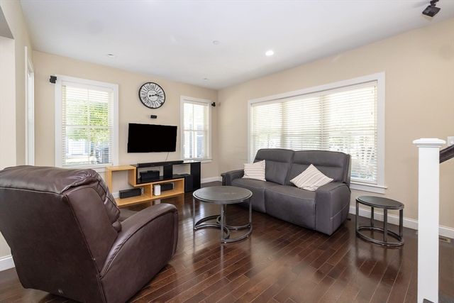 1 Sandpiper Grn, Weymouth, MA 02190