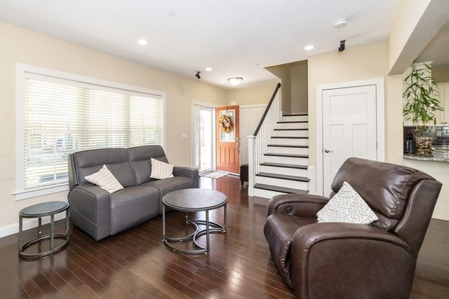 1 Sandpiper Grn, Weymouth, MA 02190