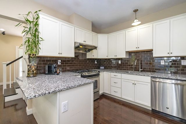 1 Sandpiper Grn, Weymouth, MA 02190