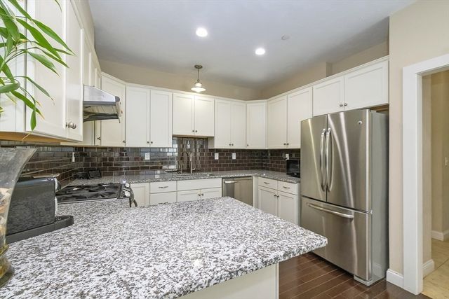 1 Sandpiper Grn, Weymouth, MA 02190