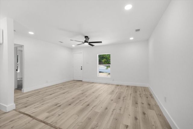5101 Miller Avenue, Fort Worth, TX 76119