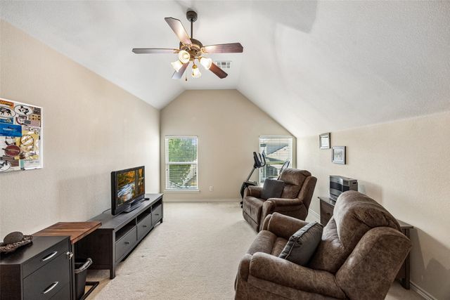 901 Wenk Drive, Aubrey, TX 76227