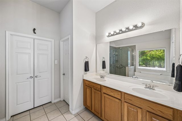 901 Wenk Drive, Aubrey, TX 76227