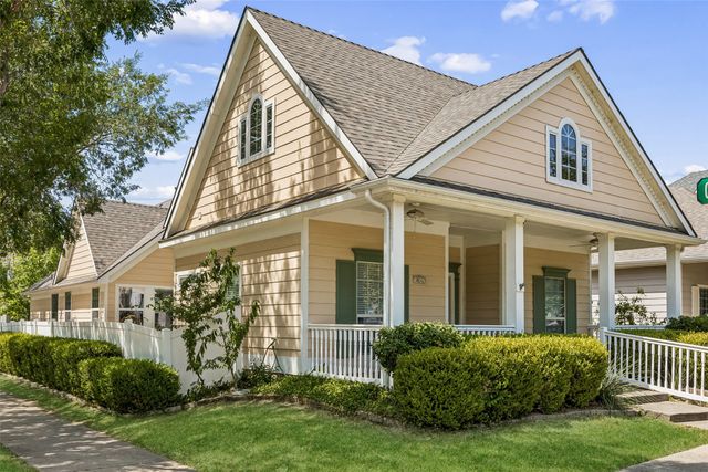 901 Wenk Drive, Aubrey, TX 76227