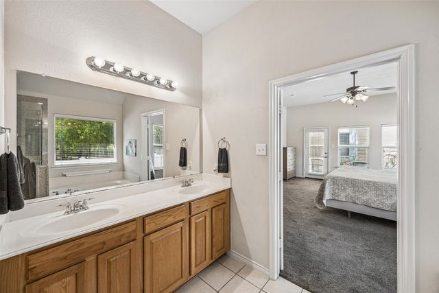 901 Wenk Drive, Aubrey, TX 76227