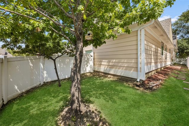 901 Wenk Drive, Aubrey, TX 76227
