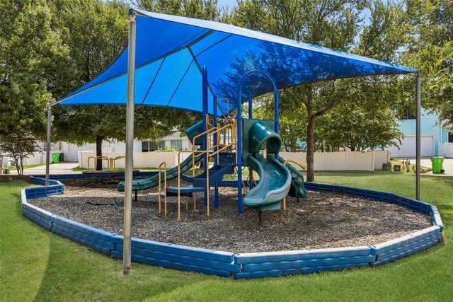 901 Wenk Drive, Aubrey, TX 76227