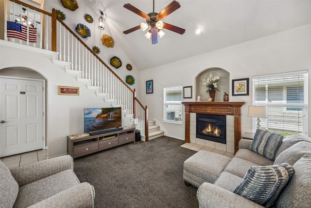901 Wenk Drive, Aubrey, TX 76227