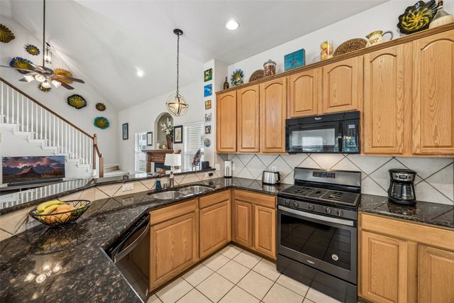901 Wenk Drive, Aubrey, TX 76227