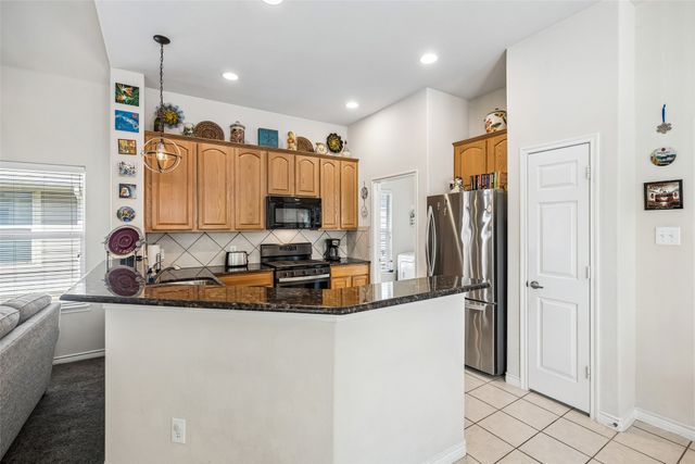 901 Wenk Drive, Aubrey, TX 76227