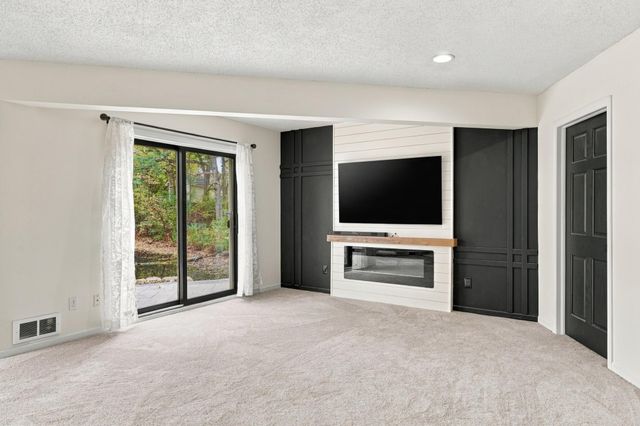 4143 Cashell Glen, Eagan, MN 55122