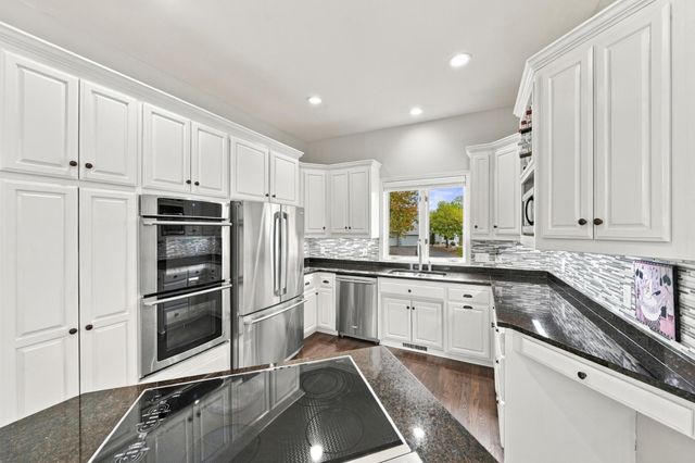 4143 Cashell Glen, Eagan, MN 55122